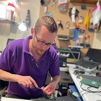 Seth Johnson of Yellowstone Media Company working on an ancient laptop